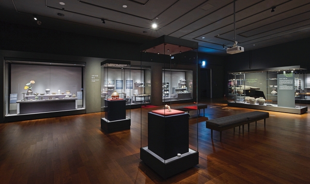 국립익산박물관에는 ‘화려하되 사치스럽지 않았다’는 백제의 미학을 보여주는 유물들이 가득하다. 사진 국립익산박물관