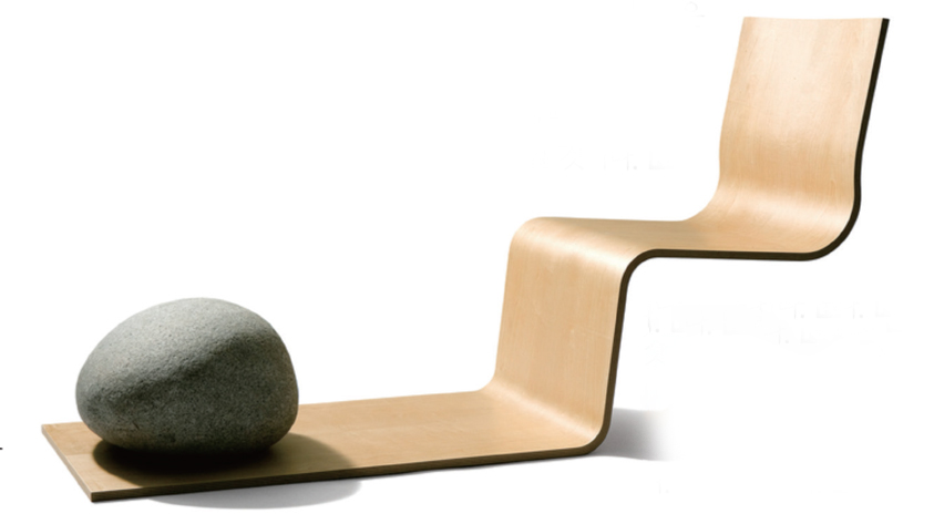 간결한 디자인이 돋보이는 '태초의 잔상 07-242A'. 의자에 앉으면 자연스럽게 돌을 바라보게 되면서 복잡한 생각이 멈춰선다.