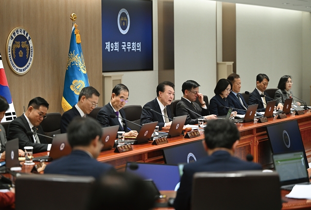 윤석열 대통령이 2월 20일 용산 대통령실에서 열린 국무회의를 주재하고 있다. 사진 대통령실
