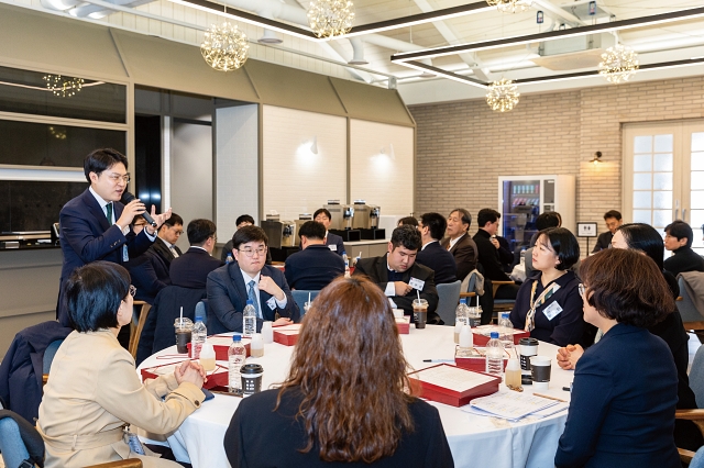 3월 15일 용산 대통령실 파인그라스에서 열린 ‘국민제안 우수제안자 오찬 간담회’에는 제안자들이 참석해 국민제안을 내놓게 된 배경 등 다양한 의견을 나눴다. 사진 C영상미디어