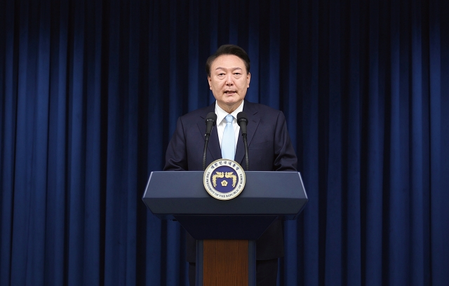 윤석열 대통령이 4월 1일 용산 대통령실에서 대국민 담화 '국민께 드리는 말씀'을 발표하고 있다. 사진 대통령실
