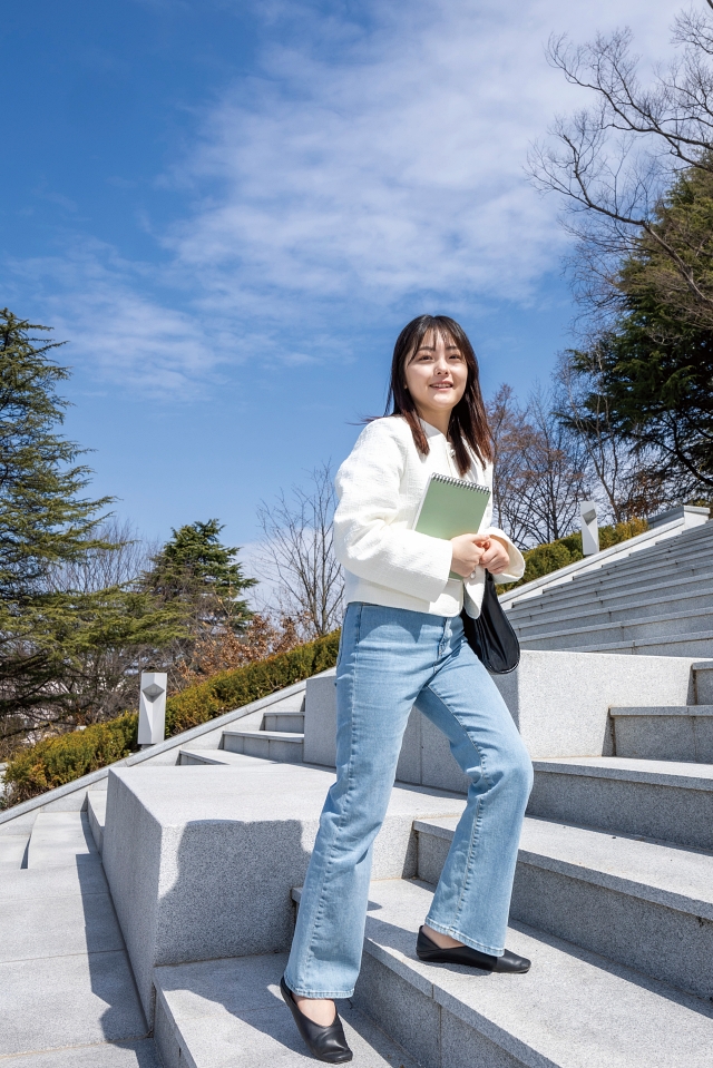 전북대 농업경제학과 20학번 전수빈 씨는 &ldquo;국가장학금 덕에 세 자매와 부모님까지 온 가족이 학비에 대한 무거운 짐을 내려놓을 수 있게 됐다&rdquo;고 말했다. 사진 C영상미디어