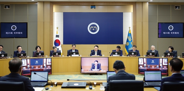 윤석열 대통령이 4월 2일 정부세종청사에서 국무회의를 주재하고 있다. 사진 대통령실