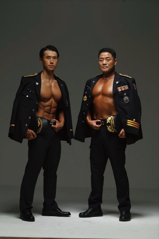 &lsquo;몸짱 경찰 달력&rsquo; 최연장자 모델 박근직 경감