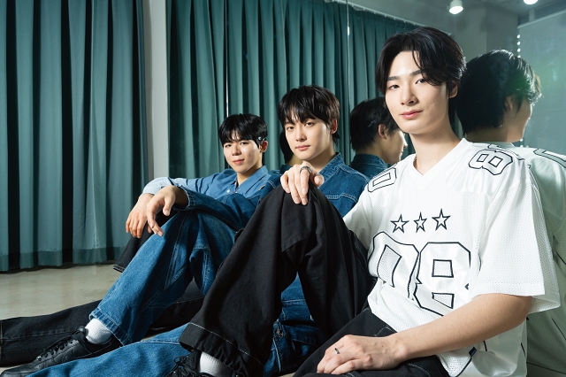 (왼쪽부터) 이찬연 씨, 박현진 씨, 김지석 씨 등 세 명의 청각장애인으로 구성된 그룹 &lsquo;빅오션&rsquo;은 4월 20일 장애인의 날에 데뷔한다. 사진 C영상미디어