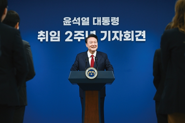 윤석열 대통령이 5월 9일 용산 대통령실에서 취임 2주년 기자회견을 하고 있다. 사진 뉴시스