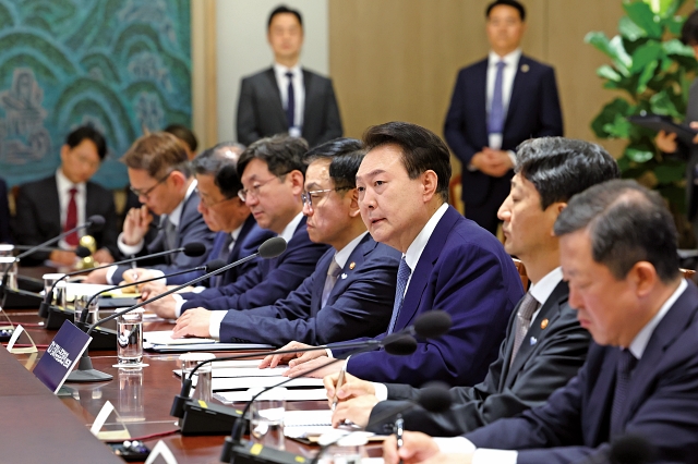 윤석열 대통령이 5월 23일 용산 대통령실에서 열린 ‘제2차 경제이슈점검회의’에서 발언하고 있다. 사진 뉴시스