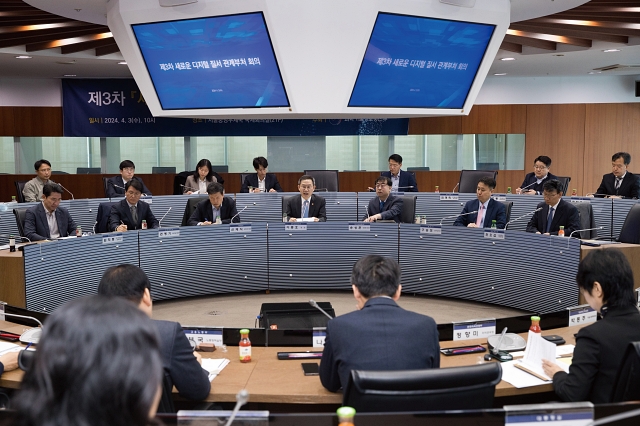 새로운 디지털 질서 정립 추진계획에 대해 논의하기 위해 이종호 과학기술정보통신부 장관 등이 참석한 가운데 4월 3일 제3차 관계부처 회의가 열렸다. 사진 뉴시스