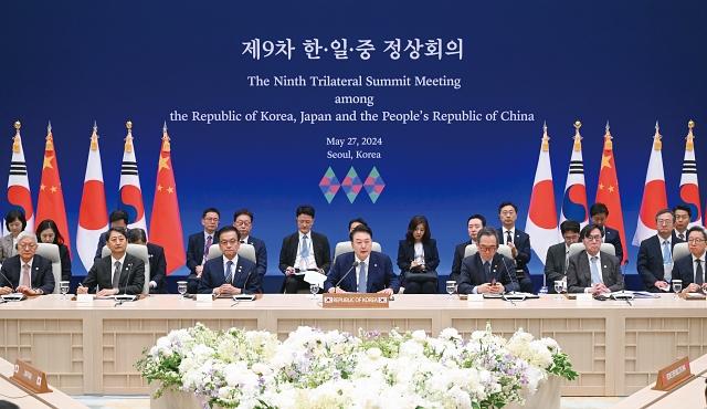 윤석열 대통령이 5월 27일 열린 제9차 한&middot;일&middot;중 정상회의에서 발언하고 있다. 사진 대통령실