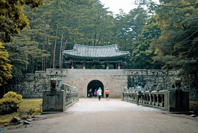 문경새재 길의 중간 지점인 ‘조곡관’.