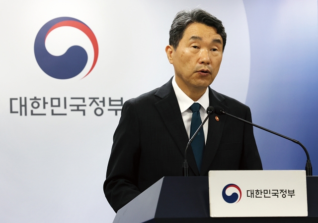 이주호 부총리 겸 교육부 장관이 7월 30일 정부서울청사에서 교육발전특구 시범지역 2차 지정 결과 브리핑을 하고 있다. 사진 뉴시스