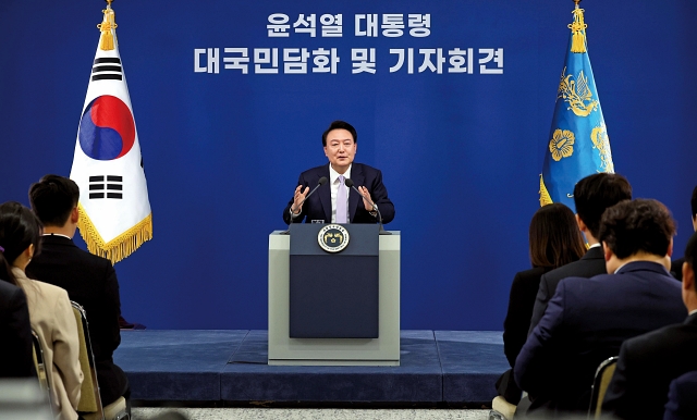 윤석열 대통령은 11월 7일 대국민 담화를 통해 &ldquo;민생의 변화를 최우선에 두고 정부의 역량을 집중하겠다&rdquo;고 강조했다. 사진 뉴시스