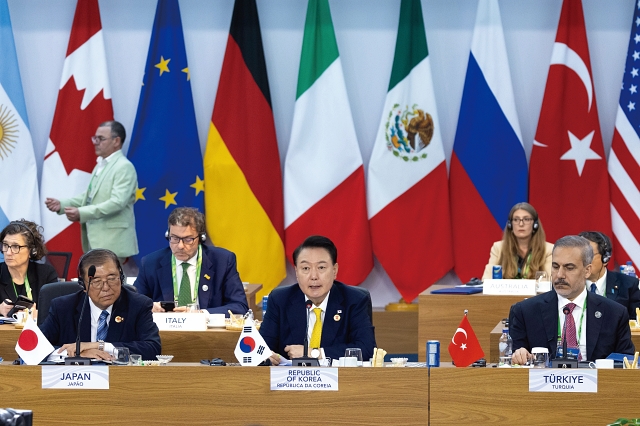 윤석열 대통령이 11월 18일(현지시간) 열린 주요 20개국(G20) 정상회의 세션1에 참석해 발언하고 있다. 사진 뉴시스