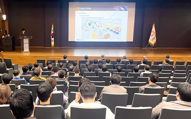 10월 11일 한화에어로스페이스 대전 R&D 캠퍼스에서 열린 누리호 4차 발사를 위한 ‘단 조립 착수 검토회의’. 사진 우주항공청