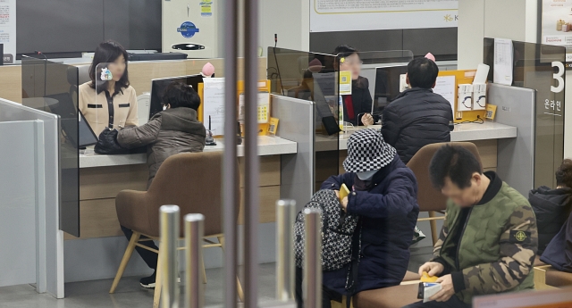 서울 시내 한 은행창구의 모습. 사진 뉴시스