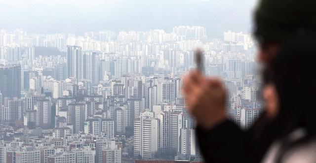 서울 남산에서 바라본 시내 아파트 단지의 모습. 사진 뉴시스