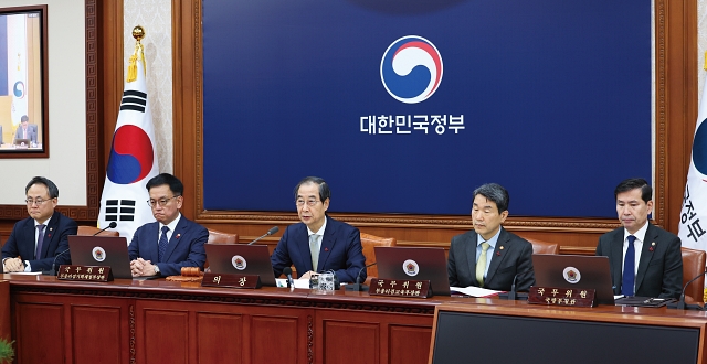 한덕수 대통령 권한대행 국무총리가 12월 24일 정부서울청사에서 열린 국무회의에서 발언하고 있다. 사진 뉴시스