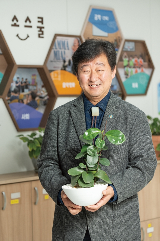 전인고등학교 민일홍 교장은 &ldquo;학생 스스로 꿈을 키워갈 수 있는 성장 중심 교육을 실현하겠다&rdquo;고 말했다. 사진 C영상미디어