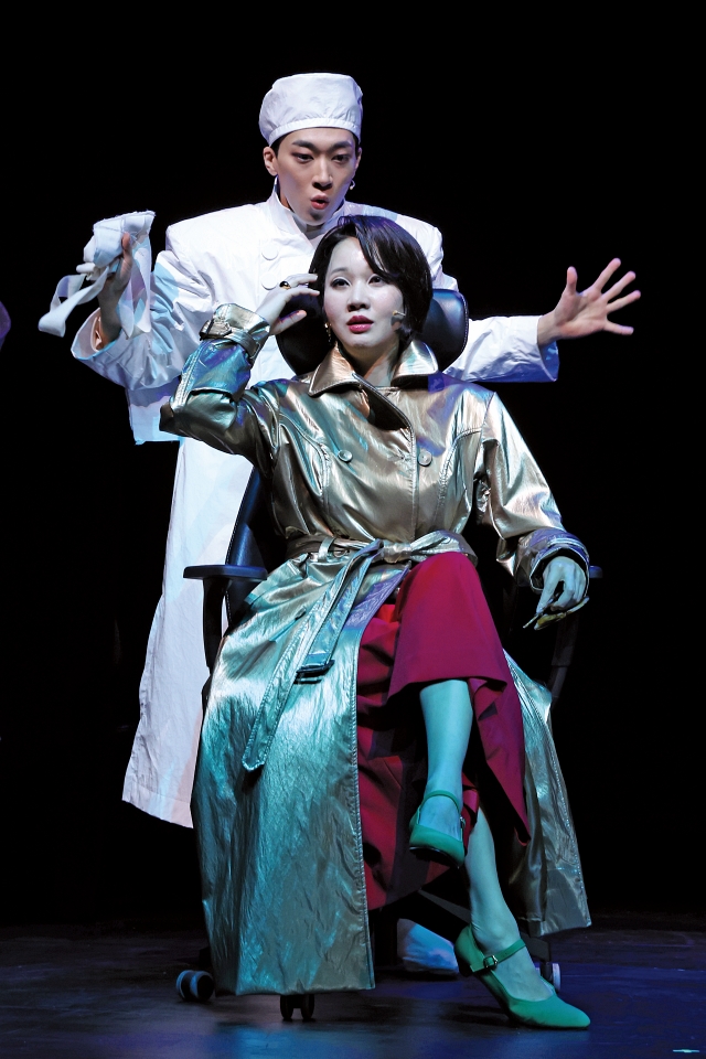 뮤지컬 ‘아이참’에서 ‘현석주’ 역을 맡은 배우 장윤주. 사진 뉴시스