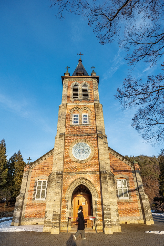 1910년 완공된 강원 횡성군 풍수원성당은 한국인이 건축한 최초의 성당으로 건축·역사적으로 의미가 깊다. 사진 C영상미디어