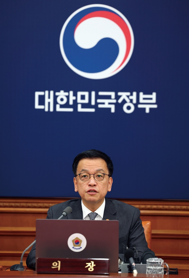 최상목 대통령 권한대행 부총리 겸 기획재정부 장관이 2월 11일 정부서울청사에서 열린 국무회의에서 발언하고 있다. 사진 뉴시스