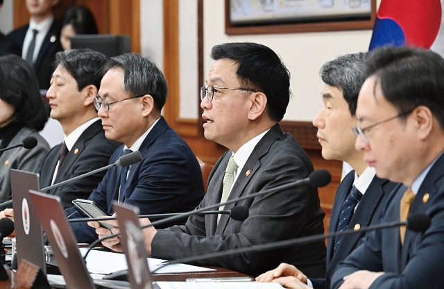 최상목 대통령 권한대행 부총리 겸 기획재정부 장관이 2월 4일 정부서울청사에서 열린 국무회의에서 발언하고 있다. 사진 기획재정부