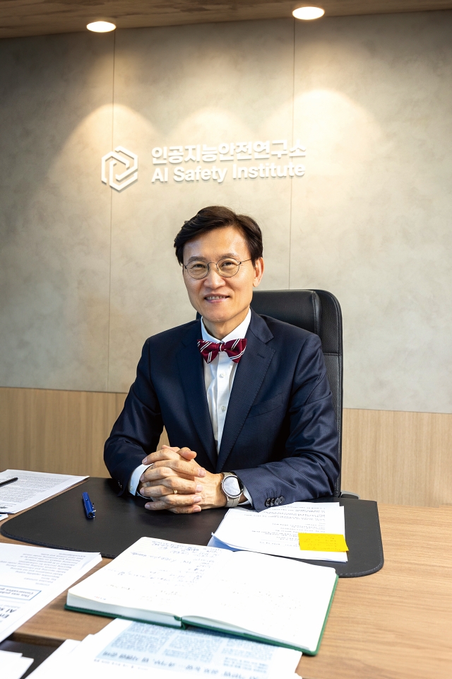 김명주 인공지능(AI)안전연구소 소장은 &ldquo;안전한 AI를 만드는 것이 AI 강국으로 가는 길&rdquo;이라고 말했다. 사진 C영상미디어