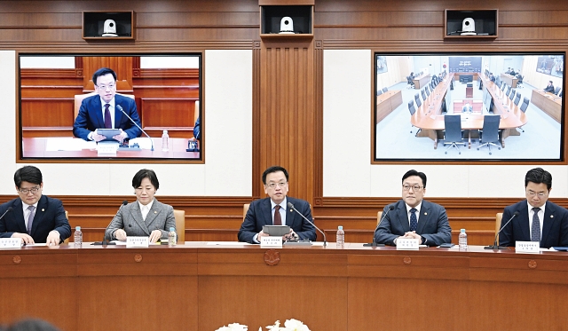 최상목 대통령 권한대행 부총리 겸 기획재정부 장관이 3월 5일 정부서울청사에서 열린 국정현안관계장관회의 겸 경제관계장관회의 겸 산업경쟁력강화관계장관회의에서 발언하고 있다. 사진 기획재정부