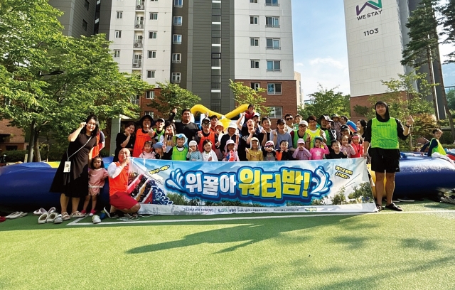 2023년부터 2년 연속 남양주시 마을공동체사업에 선정된 ‘위꿀아’는 모임 밖 가족을 초청해 아빠육아모임을 알리는 데도 힘쓰고 있다. 지난해 여름 마련한 ‘위꿀아 워터밤’ 행사