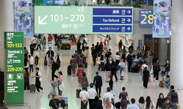 2024년 어린이날 여행객이 몰린 인천국제공항. 사진 뉴시스