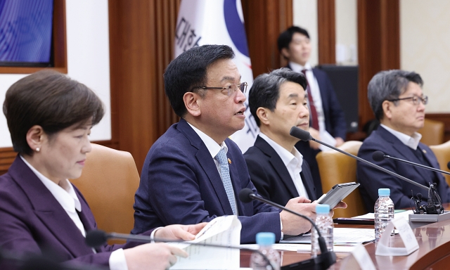 최상목 대통령 권한대행 부총리 겸 기획재정부 장관이 3월 10일 정부서울청사에서 민생경제점검회의를 주재하고 있다. 사진 뉴시스