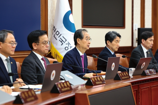 한덕수 대통령 권한대행 국무총리가 4월 8일 정부서울청사에서 열린 국무회의를 주재하고 있다. 사진 국무총리비서실