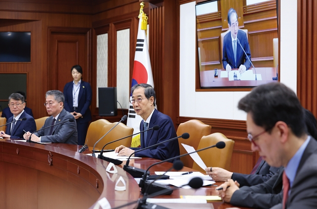 한덕수 대통령 권한대행 국무총리가 4월 10일 정부서울청사에서 열린 국정현안관계장관회의를 주재하고 있다. 사진 뉴시스