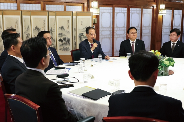 한덕수 대통령 권한대행 국무총리가 4월 14일 서울 종로구 삼청동 총리공관에서 열린 ‘제4차 경제안보전략 태스크포스(TF) 회의’에서 발언하고 있다. 사진 국무총리비서실