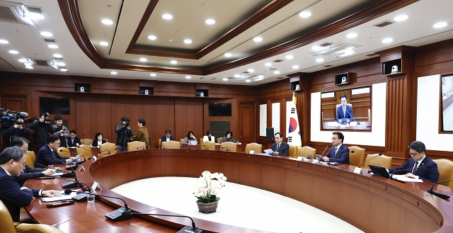 최상목 부총리 겸 기획재정부 장관이 4월 15일 정부서울청사에서 열린 경제관계장관회의 겸 산업경쟁력강화 관계장관회의에 참석해 발언하고 있다.사진 뉴시스
