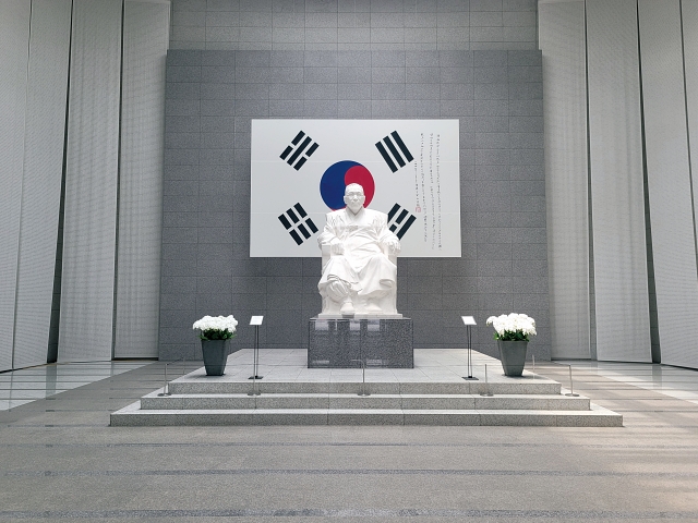 장홍관 