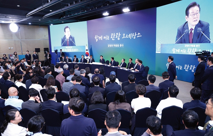 이재명 대통령이 9월 12일 강원 춘천시 강원창작개발센터에서 열린 &lsquo;강원의 마음을 듣다&rsquo; 타운홀 미팅에서 발언하고 있다. 사진 뉴시스