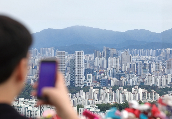 10월 14일 서울 중구 남산에서 바라본 서울 시내 아파트 모습. 사진 뉴시스