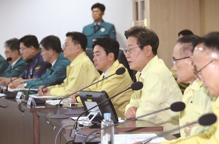 이재명 대통령이 6월 5일 서울 용산구 대통령실에서 열린 안전치안점검회의에서 발언하고 있다. 사진 뉴시스