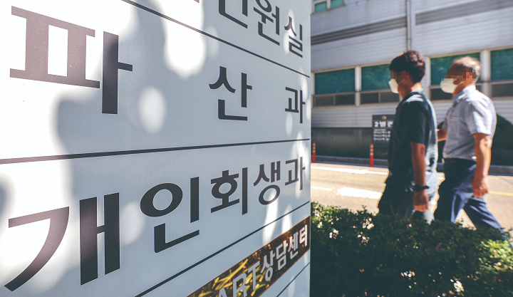 정부가 법원 회생절차에 따라 성실히 빚을 갚은 채무자들의 재기를 돕는 근거 마련에 나섰다. 사진은 서울 서초구 서울회생법원 모습. 사진 뉴시스