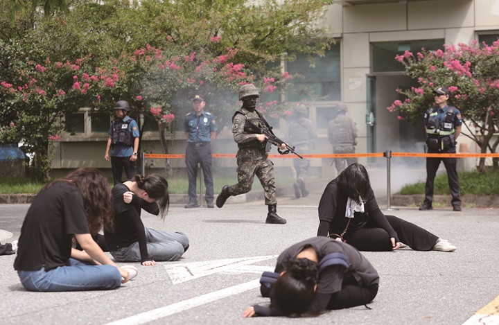 8월 19일 대전교통공사 판암기지에서 '드론테러 대비 실제훈련'이 진행되고 있다. 사진 조선DB