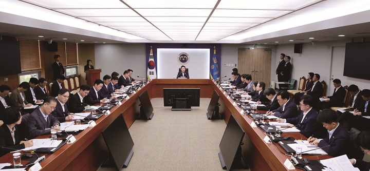 이재명 대통령이 7월 30일 용산 대통령실에서 열린 비상경제점검 태스크포스(TF) 3차 회의에서 발언하고 있다. 사진 대통령실