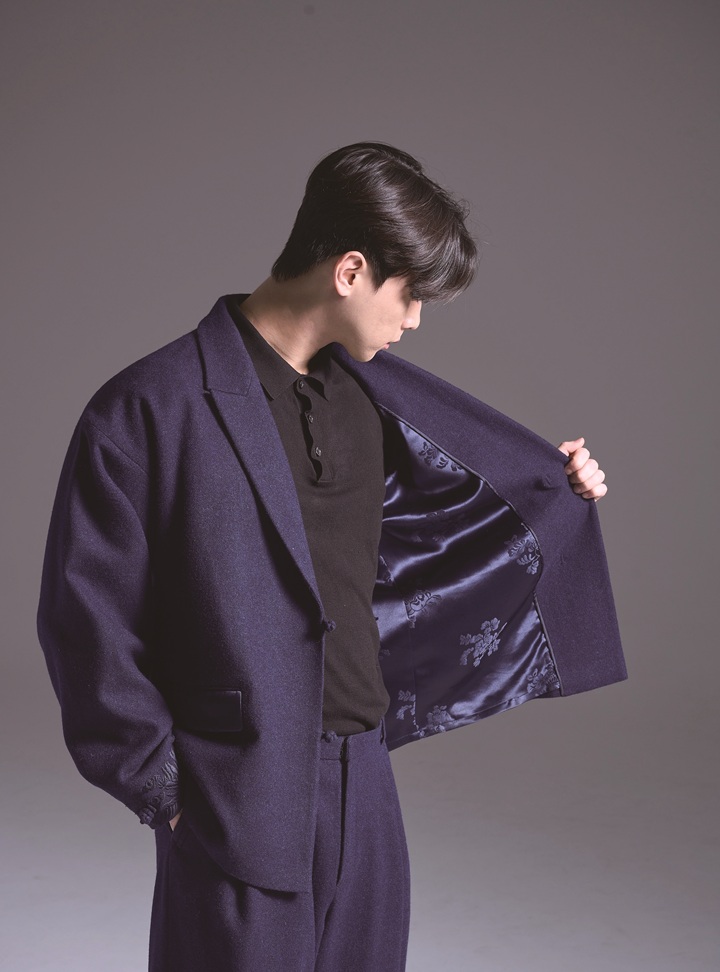 '바주요'의 한복 재킷과 한복 티셔츠는 한복의 디테일을 살리되 일상복처럼 편하게 입을 수 있도록 만든 것이 특징이다. 제공 바주요