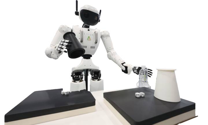 9월 3일 서울 강서구 코엑스 마곡에서 열린 제1회 산업 AI EXPO에서 4세대 휴머노이드 로봇 엘리스가 정교한 동작을 선보이고 있다. 사진 뉴시스