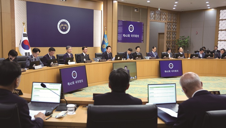 이재명 대통령이 9월 16일 정부세종청사에서 열린 제42회 국무회의에서 발언하고 있다. 사진 뉴시스
