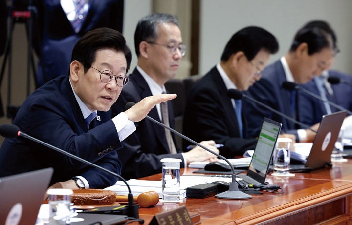 이재명 대통령이 10월 21일 용산 대통령실에서 국무회의를 주재하고 있다. 사진 뉴시스
