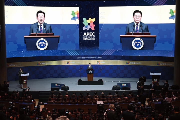 이재명 대통령이 10월 29일 경북 경주예술의전당에서 열린 APEC CEO 서밋에서 특별연설하고 있다. 사진 뉴시스