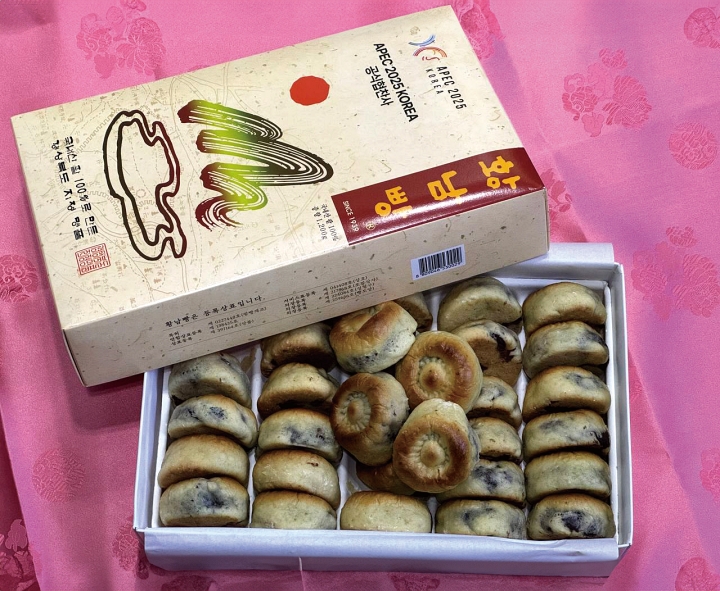 이재명 대통령이 시진핑 중국 국가주석에게 선물한 ‘경주 황남빵’. 사진 대통령실