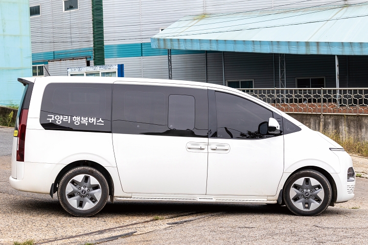 마을 주민들을 위해 무료로 운영되는 &lsquo;구양리 행복버스&rsquo;. 사진 C영상미디어