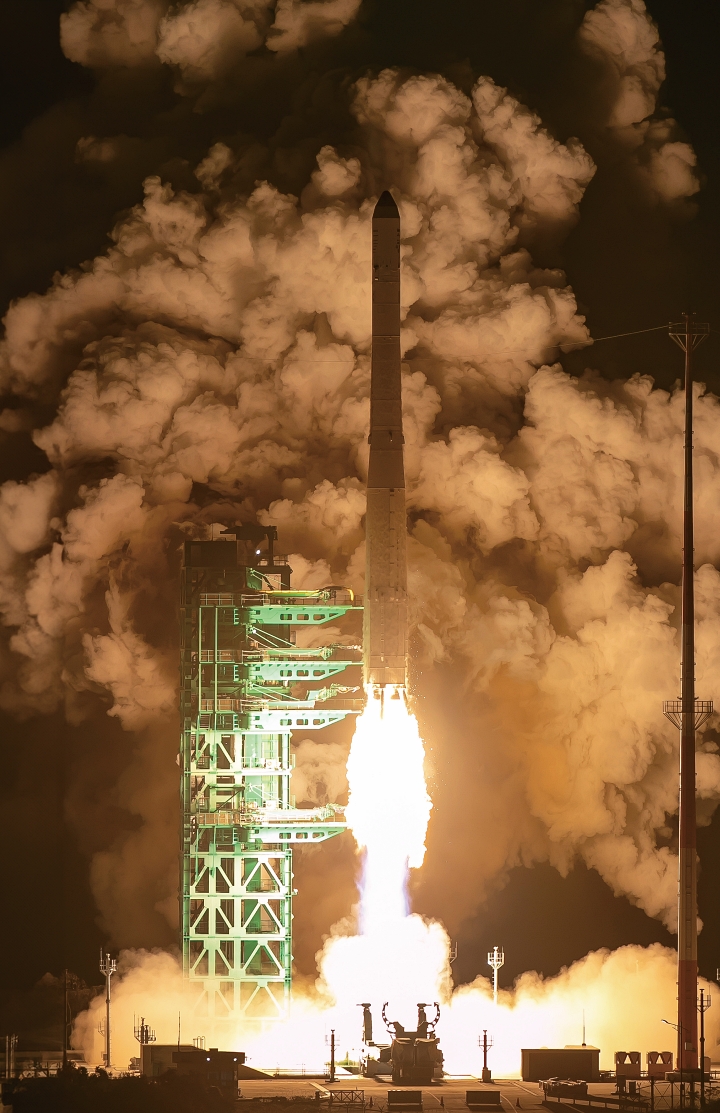 한국형발사체 &lsquo;누리호&rsquo;가 11월 27일 새벽 전남 고흥군 나로우주센터에서 발사되고 있다. 사진 항공우주연구원